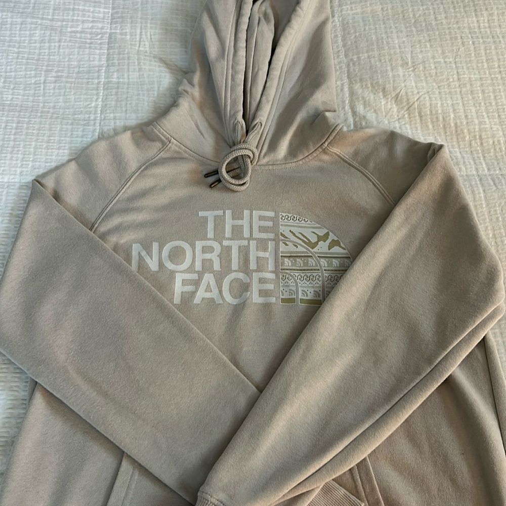 Women’s North Face Sweatshirt